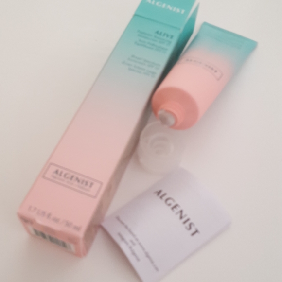 Algenist NIB ALIVE Prebiotic Balancing Moisturizer - Picture 3 of 3